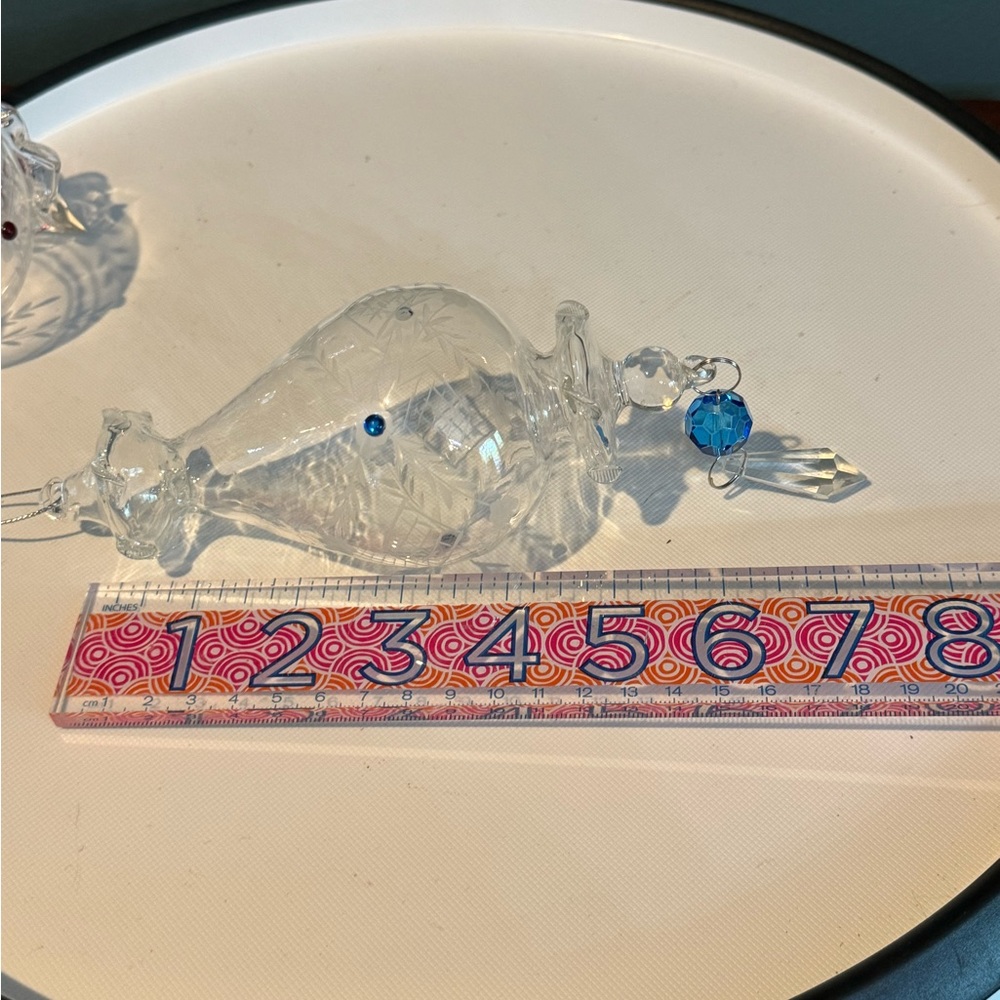 Pair of Artisan art etched glass Christmas ornaments - red and blue - Picture 4 of 6